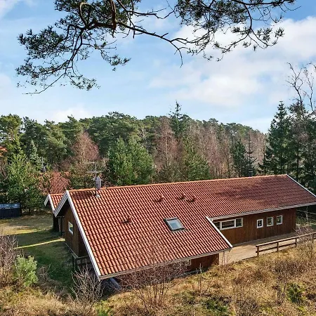 Three-bedroom Holiday In Nexo 12 * Snogebæk