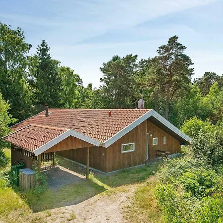 Three-bedroom Holiday In Nexo 12 * Snogebæk